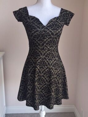Forever 21 Fit-n-flare dress off shoulder Medium Goth